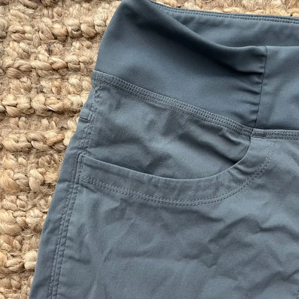 Mountain Hardwear Dynama Shorts Womens L Gray Hiking Trail Outdoor Stretch EUC